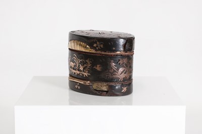 Lot 35 - A tortoiseshell and 9ct gold inlaid box