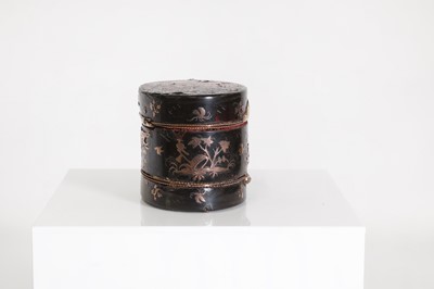 Lot 35 - A tortoiseshell and 9ct gold inlaid box