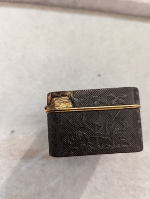 Lot 35 - A tortoiseshell and 9ct gold inlaid box