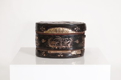 Lot 35 - A tortoiseshell and 9ct gold inlaid box