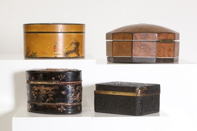 Lot 35 - A tortoiseshell and 9ct gold inlaid box