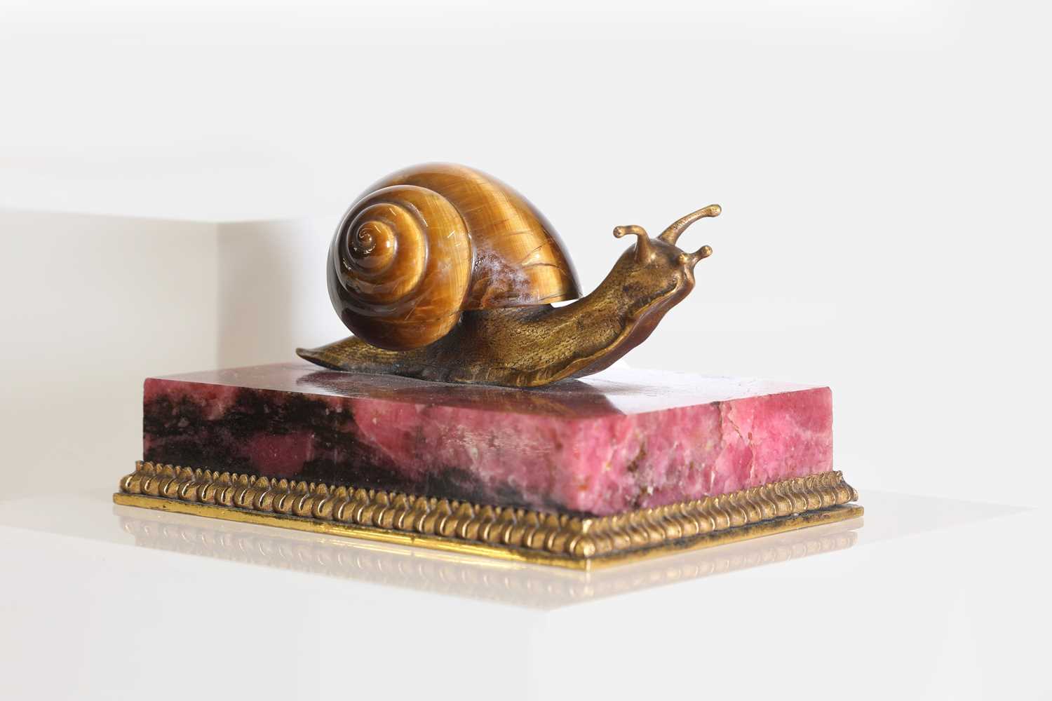 Lot 193 - A tiger's eye and ormolu snail