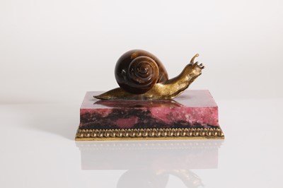 Lot 193 - A tiger's eye and ormolu snail