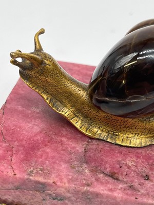 Lot 193 - A tiger's eye and ormolu snail