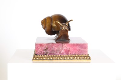 Lot 193 - A tiger's eye and ormolu snail