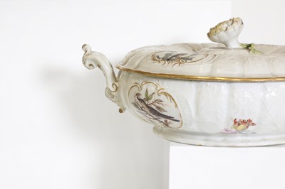 Lot 36 - A porcelain tureen