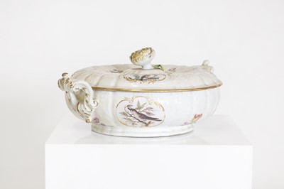 Lot 36 - A porcelain tureen