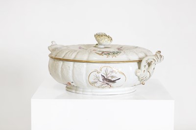 Lot 36 - A porcelain tureen