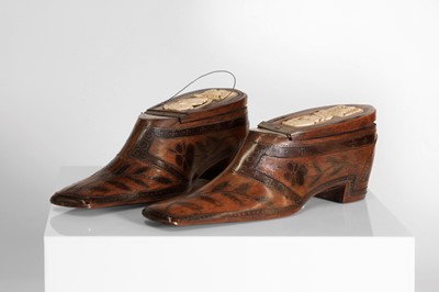 Lot 197 - A pair of treen snuff shoes