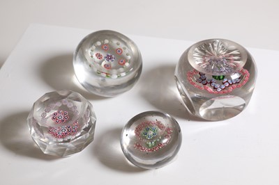 Lot 184 - A group of Clichy glass paperweights