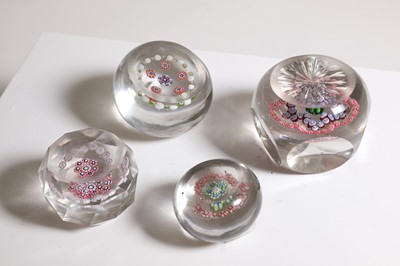 Lot 184 - A group of Clichy glass paperweights