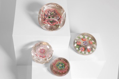 Lot 184 - A group of Clichy glass paperweights