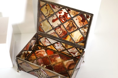 Lot 128 - Four various agate boxes