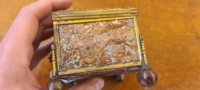 Lot 128 - Four various agate boxes