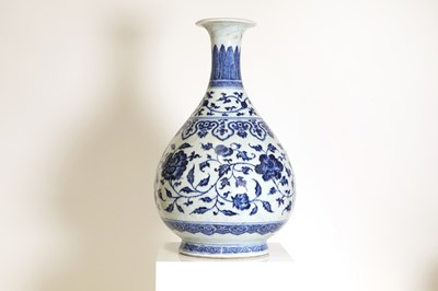 Lot 151 - A Chinese blue and white yuhuchun vase