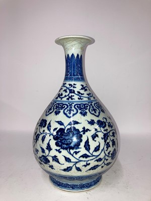 Lot 151 - A Chinese blue and white yuhuchun vase