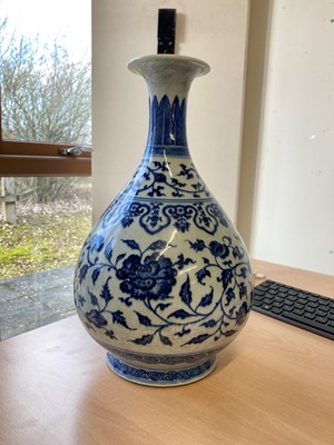 Lot 151 - A Chinese blue and white yuhuchun vase