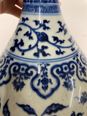 Lot 151 - A Chinese blue and white yuhuchun vase