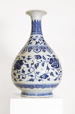 Lot 151 - A Chinese blue and white yuhuchun vase