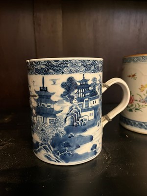 Lot 366 - A collection of export porcelain mugs