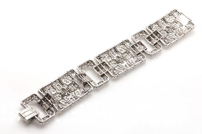 Lot 41 - An Art Deco style diamond bracelet