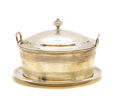Lot 2 - A George III silver tureen or serving dish
