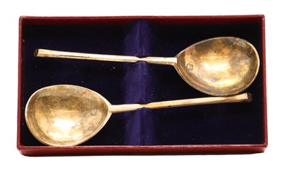 Lot 50 - A pair of Mercers Company George VI coronation spoons