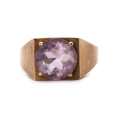 Lot 77 - A 9ct gold single stone amethyst ring, c.1970