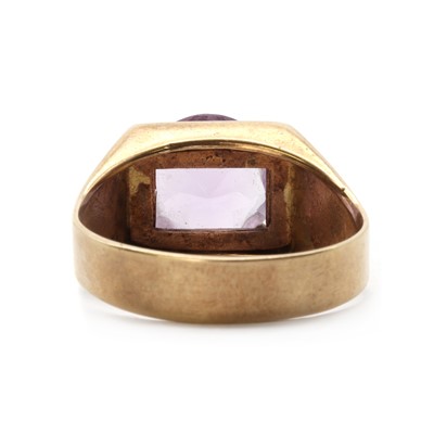 Lot 77 - A 9ct gold single stone amethyst ring, c.1970
