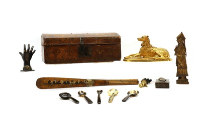 Lot 313 - A collection of desk items