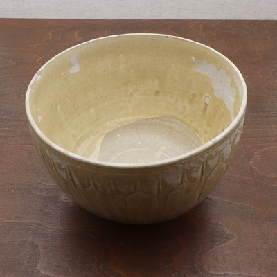 Lot 10 - A Chinese celadon-glazed stoneware bowl