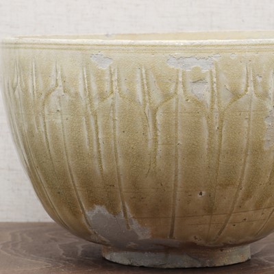 Lot 10 - A Chinese celadon-glazed stoneware bowl