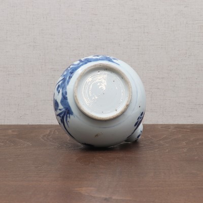 Lot 26 - A Chinese blue and white kendi vase