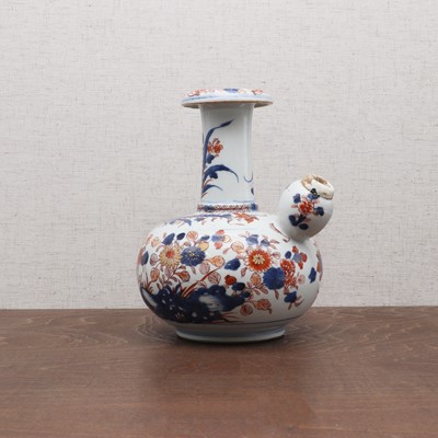 Lot 27 - A Chinese Imari kendi vase