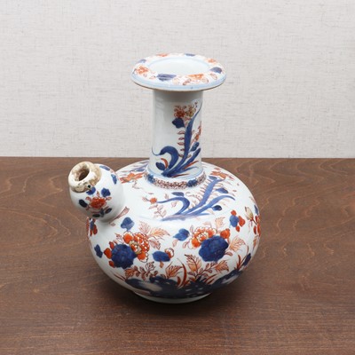 Lot 27 - A Chinese Imari kendi vase