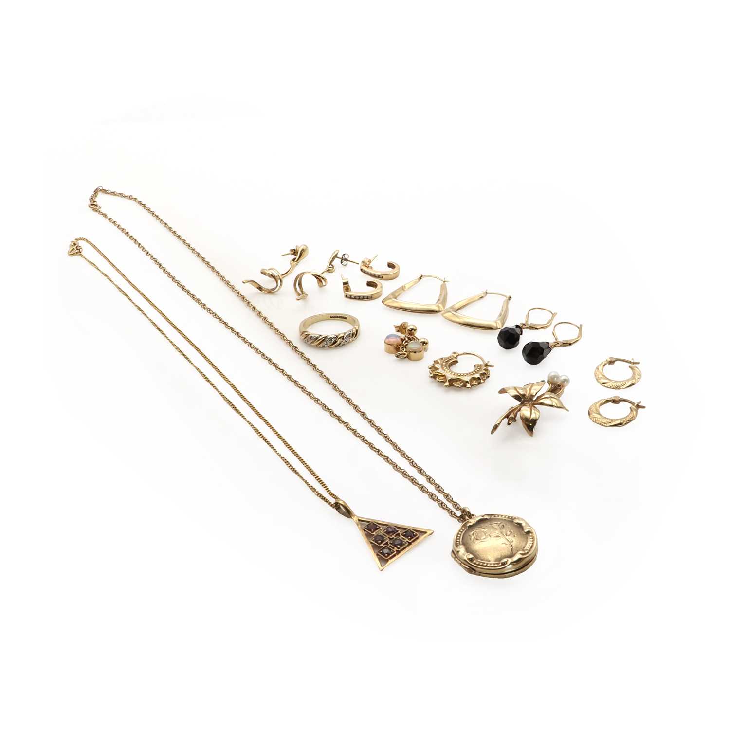 Lot 153 - A small collection of gold jewellery