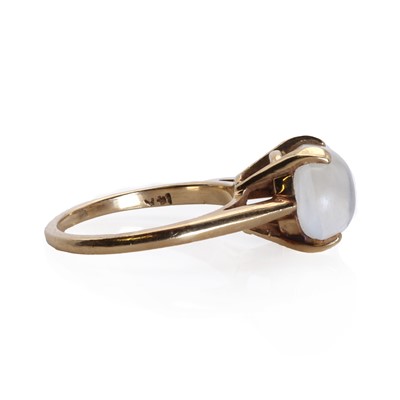 Lot 86 - A gold single stone moonstone ring