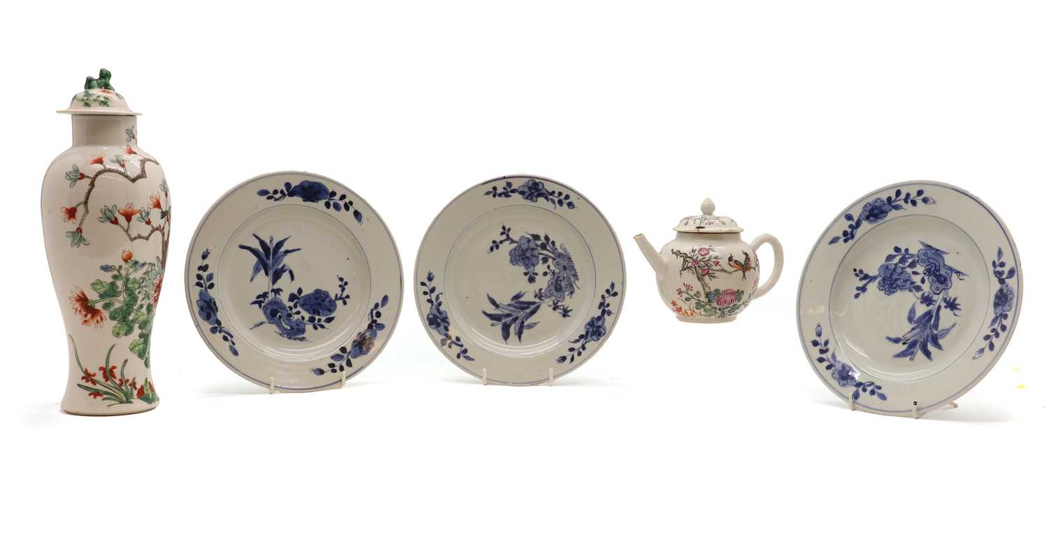 Lot 136 - A collection of Chinese porcelain