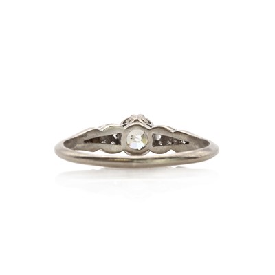 Lot 32 - An American single stone diamond ring c.1940