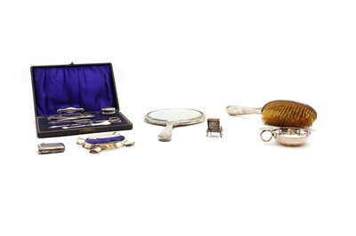 Lot 40 - A collection of silver items