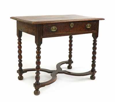 Lot 424 - An oak side table