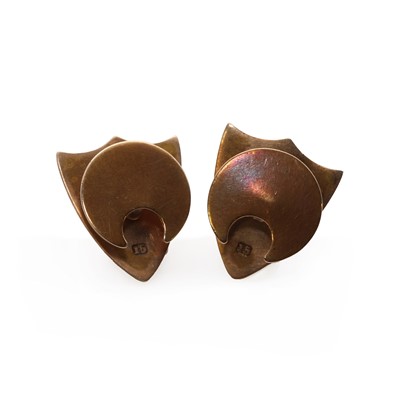 Lot 203 - A pair of cased gold dress studs