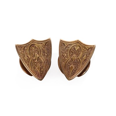 Lot 203 - A pair of cased gold dress studs