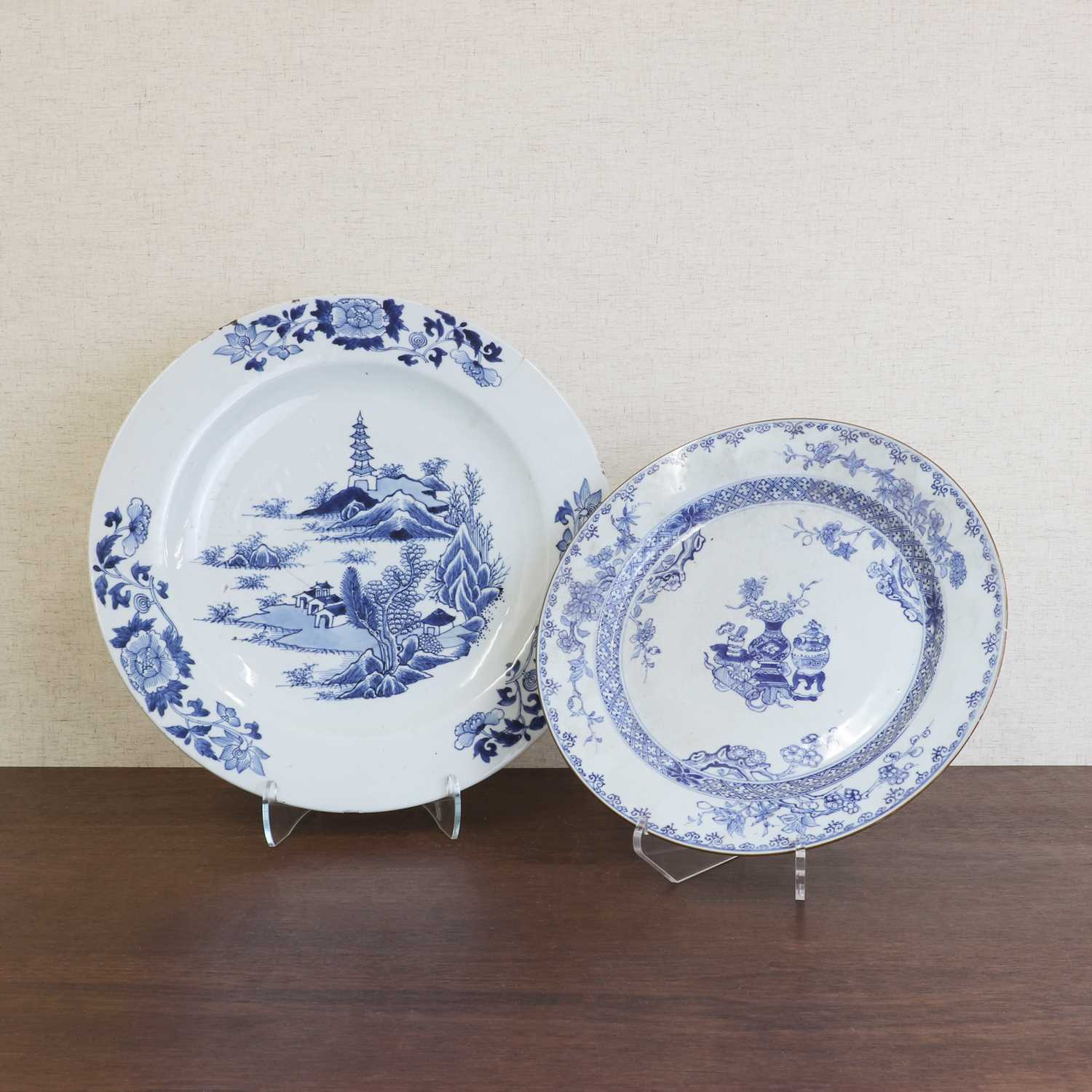 Lot 167 - A Chinese blue and white charger