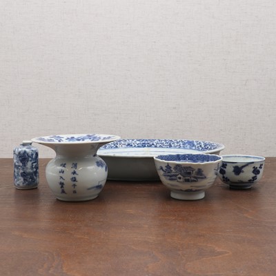 Lot 206 - A collection of Chinese blue and white