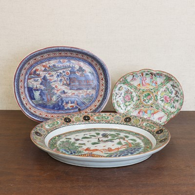 Lot 168 - A Chinese clobbered plate