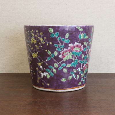 Lot 210 - A Chinese famille rose jardinière
