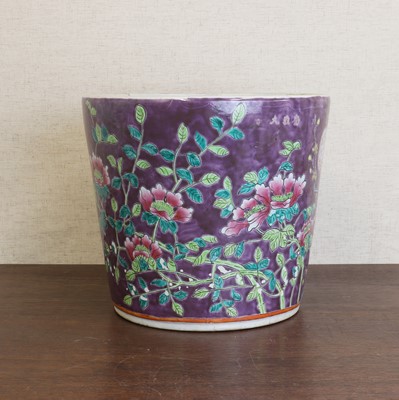 Lot 210 - A Chinese famille rose jardinière