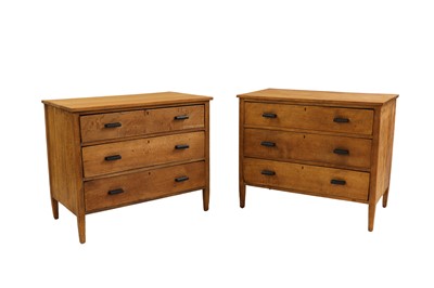 Lot 618 - A pair of oak chest of drawers