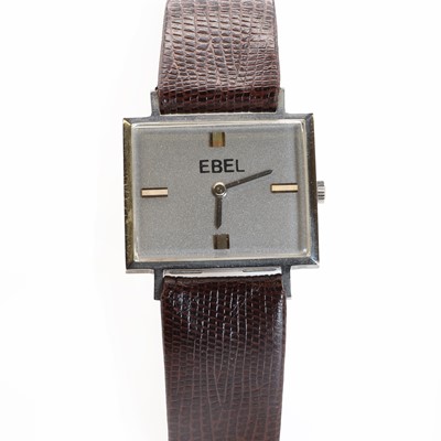 Lot 232 - A stainless steel Tag Heuer Formula 1 quartz bracelet watch